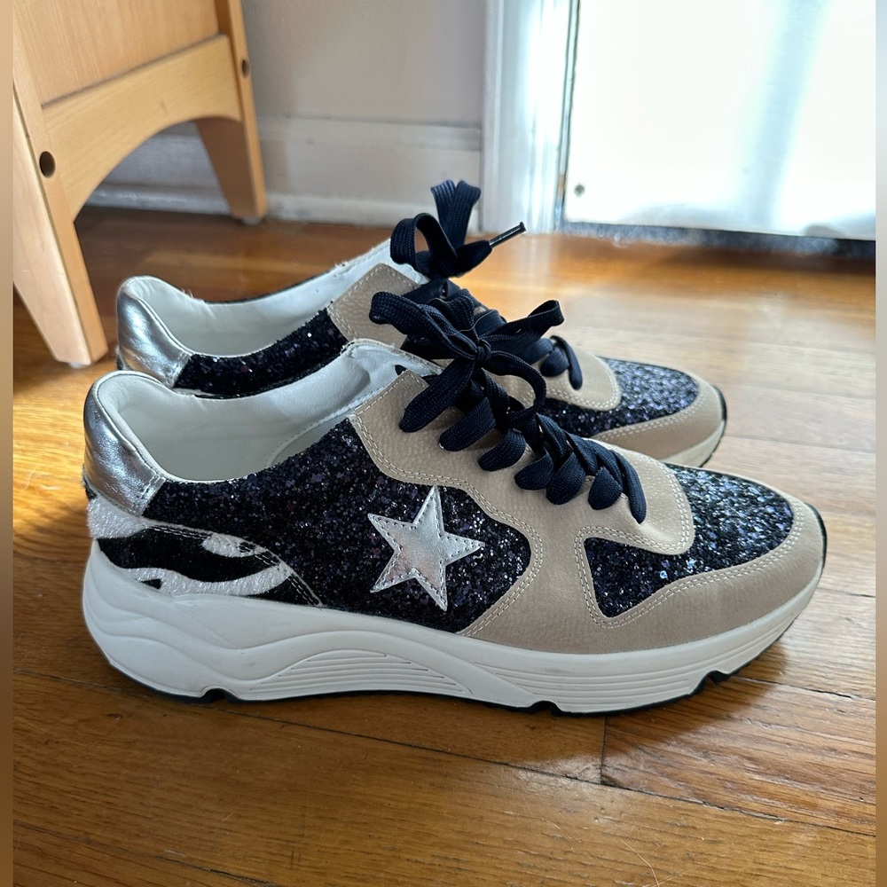 Adorable star glitter sneakers!! Never worn!!